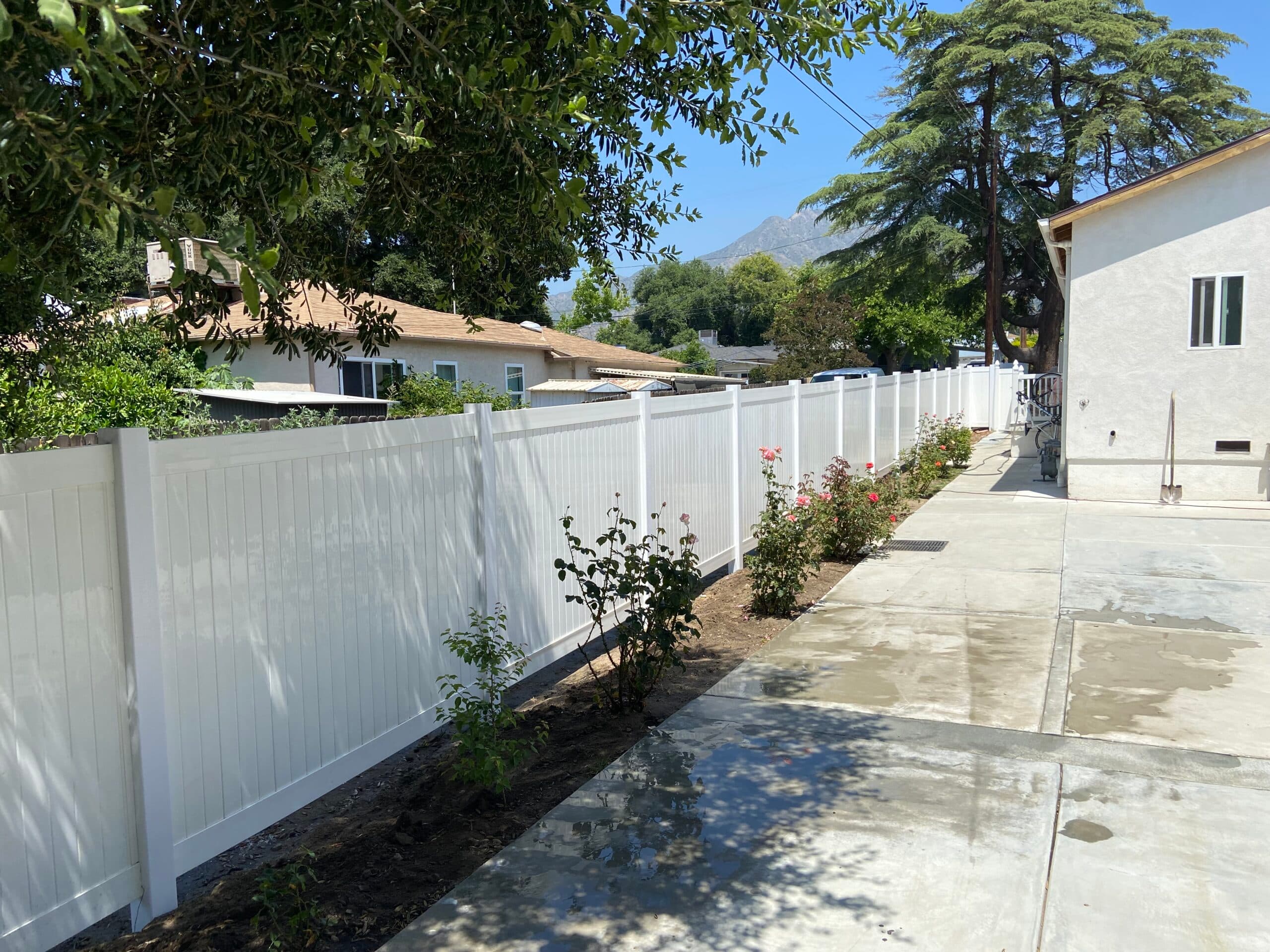 Does Vinyl Fencing in LA Significantly Impact Your Property Value?