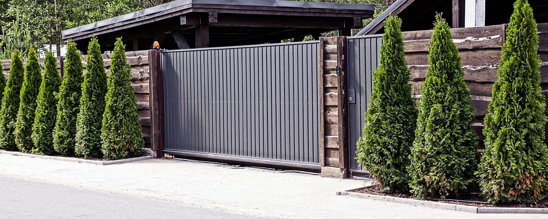 Los Angeles Vinyl Gate Manufacturing and Installation